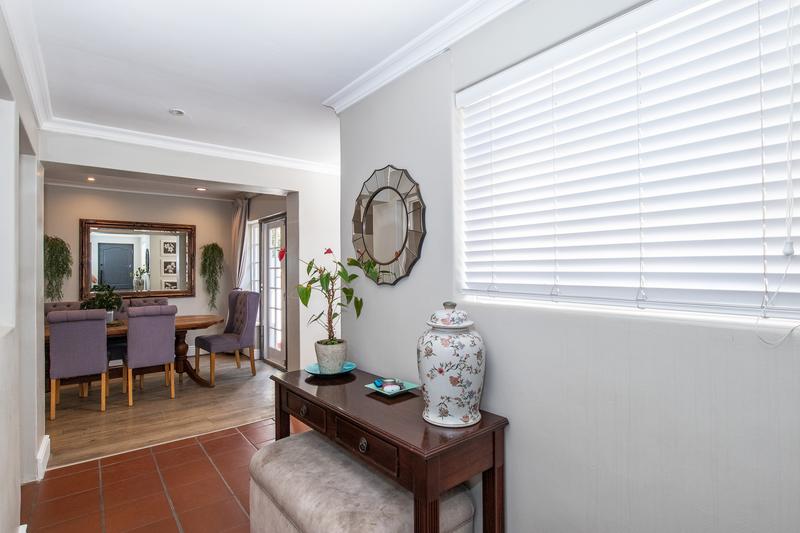 4 Bedroom Property for Sale in Constantia Western Cape
